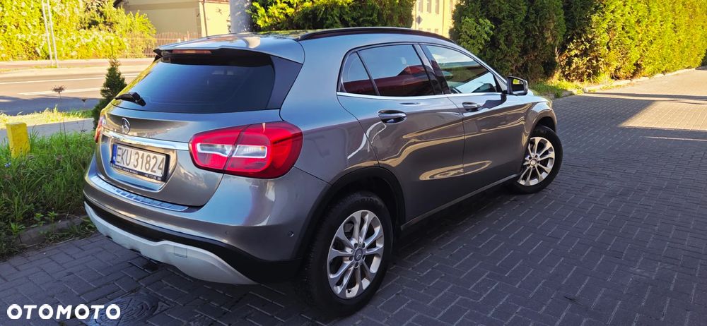 Mercedes-Benz GLA - 13