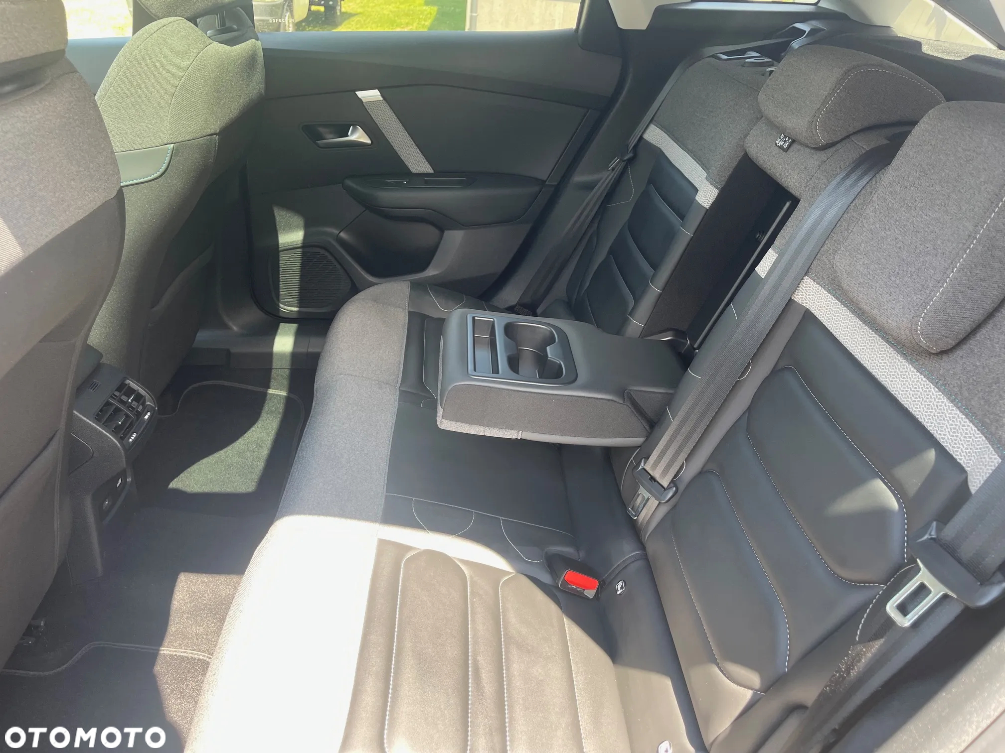 Citroën C4 BlueHDi 130 Stop&Start EAT8 SHINE - 27