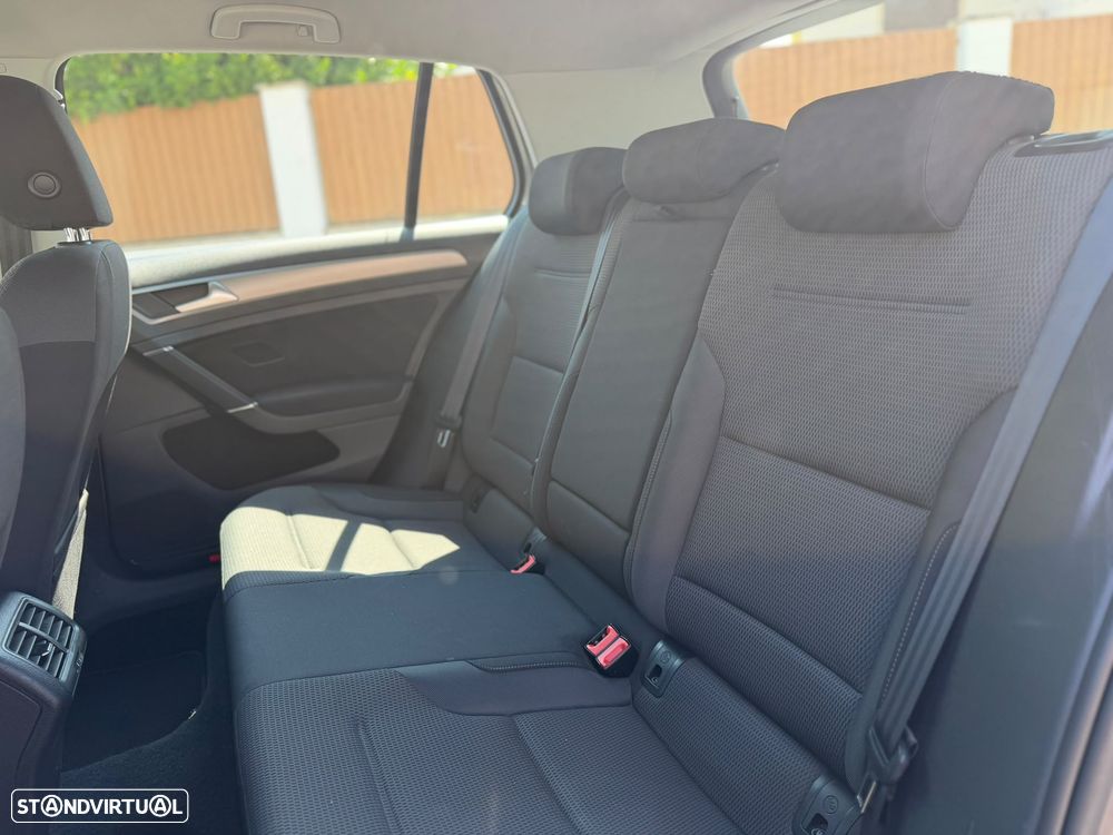 VW Golf 1.6 TDI Highline DSG - 15
