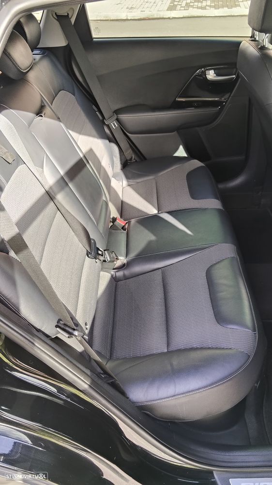 Kia Niro 1.6 GDi HEV - 12