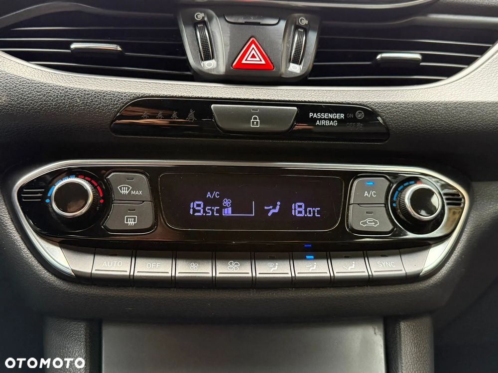 Hyundai i30 1.6 CRDi BlueDrive Premium DCT - 19