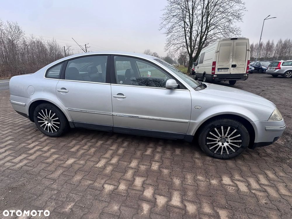 Volkswagen Passat 1.9 TDI Highline - 17