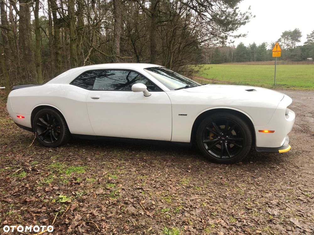 Dodge Challenger - 4