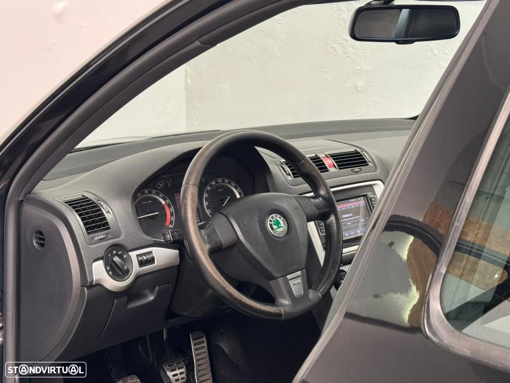 Skoda Octavia 2.0 TDI RS - 23