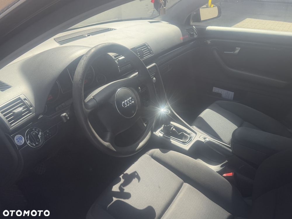 Audi A4 Limousine - 4
