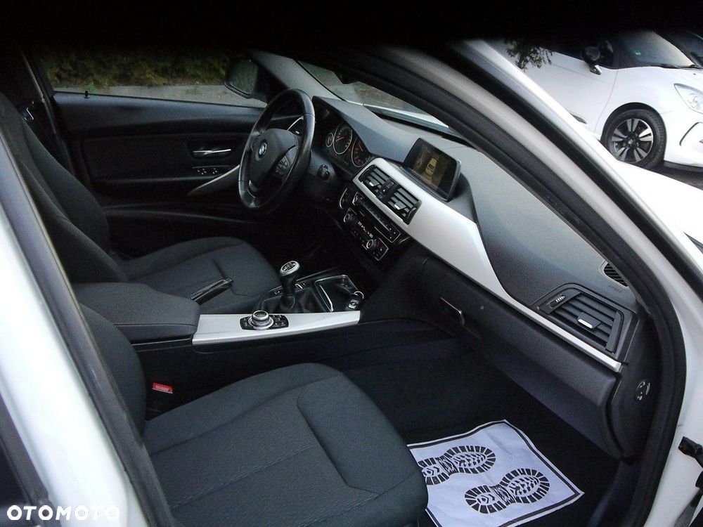 BMW Seria 3 318d Luxury Line - 25