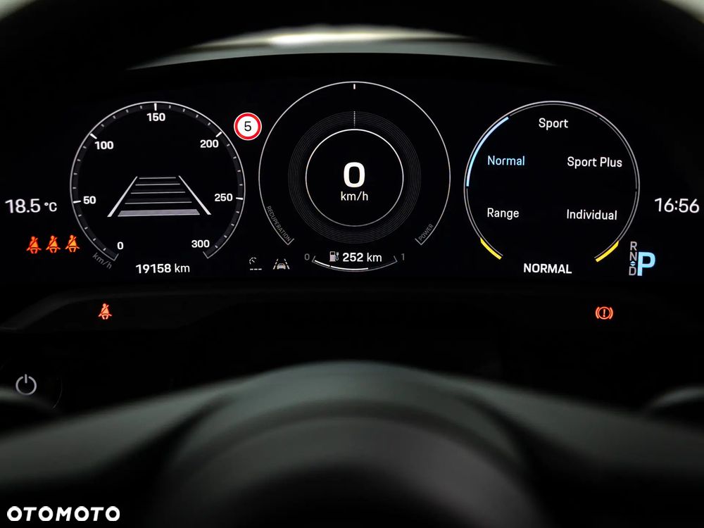 Porsche Taycan 4S - 11