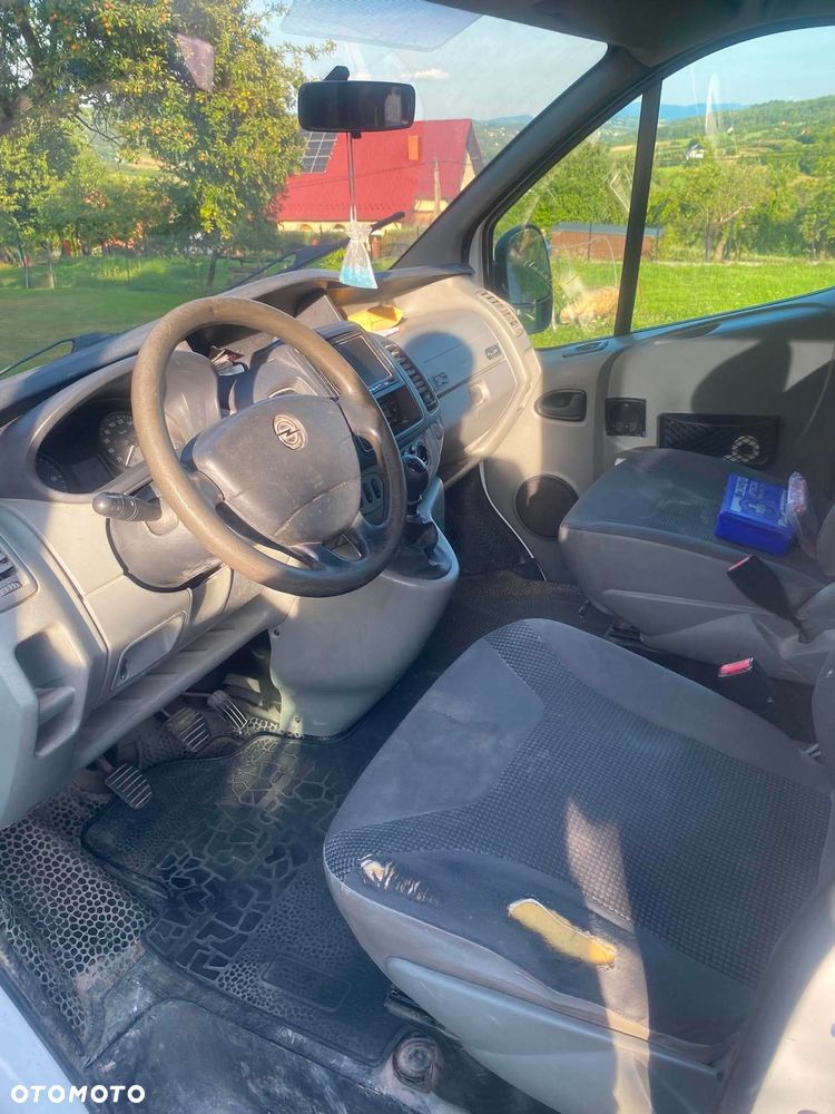 Opel Vivaro - 8