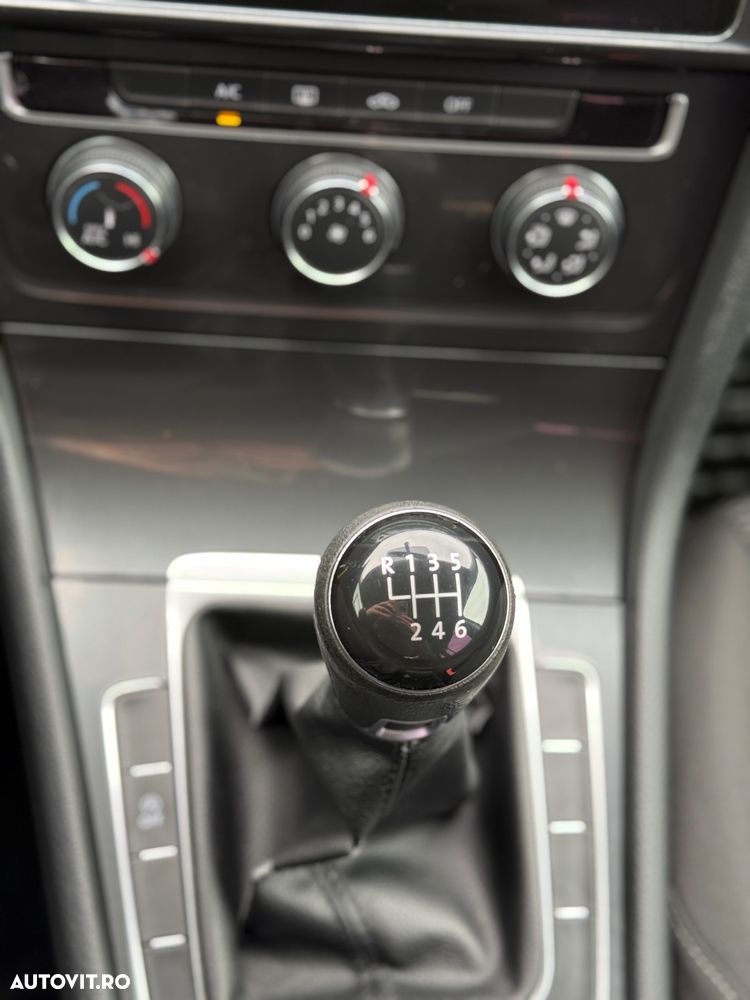 Volkswagen Golf 1.0 TSI (BlueMotion Technology) Comfortline - 29