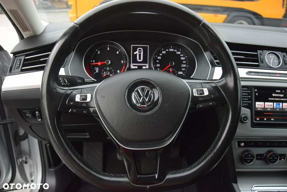 Volkswagen Passat - 22