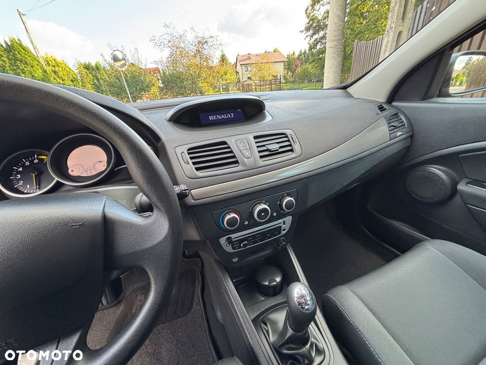 Renault Megane 1.6 16V 100 Expression - 9