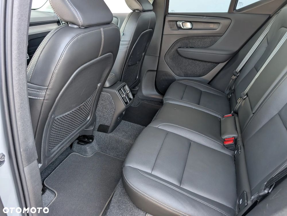 Volvo XC 40 B4 AWD Ultimate Dark - 23