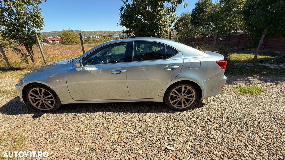Lexus Seria IS 250 2.5 V6 Aut Luxury - 3