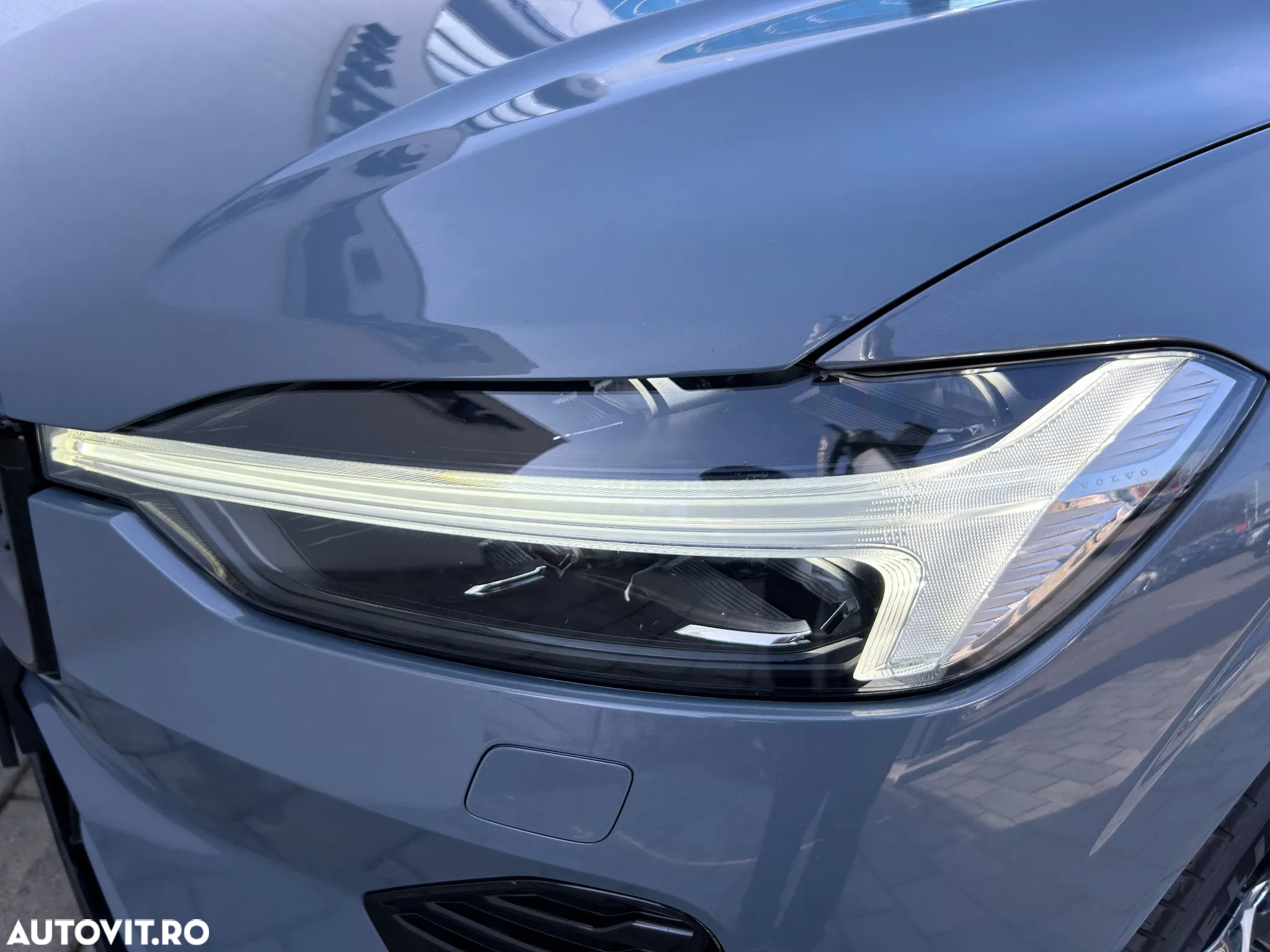 Volvo XC 60 B4 MHEV AT8 AWD R-Design - 33