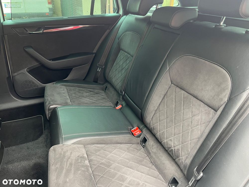 Skoda Superb 2.0 TDI 4x4 DSG Sportline - 28