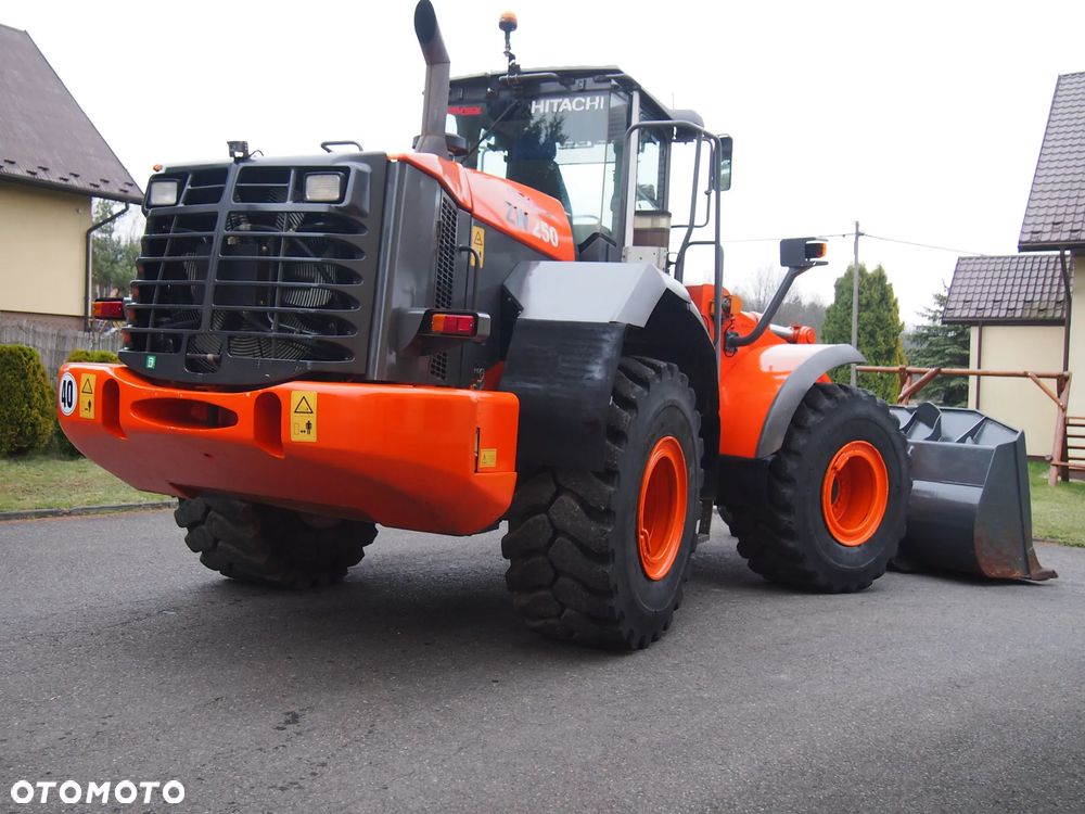 Ładowarka Hitachi ZW250 - 8