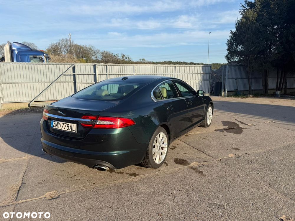 Jaguar XF 3.0 V6 D - 2