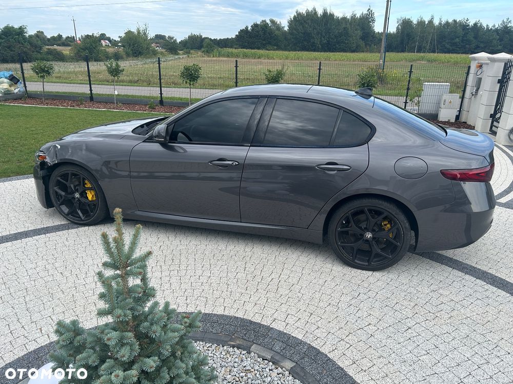 Alfa Romeo Giulia - 5