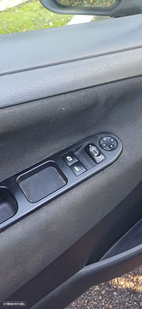 Peugeot 207 1.4 HDi Urban - 9