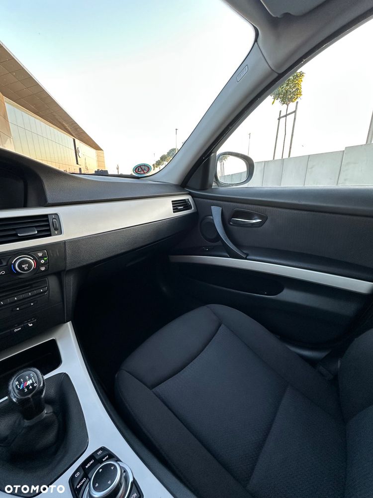 BMW Seria 3 318d - 28