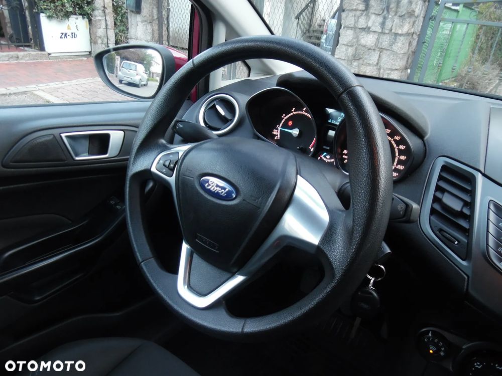 Ford Fiesta - 24