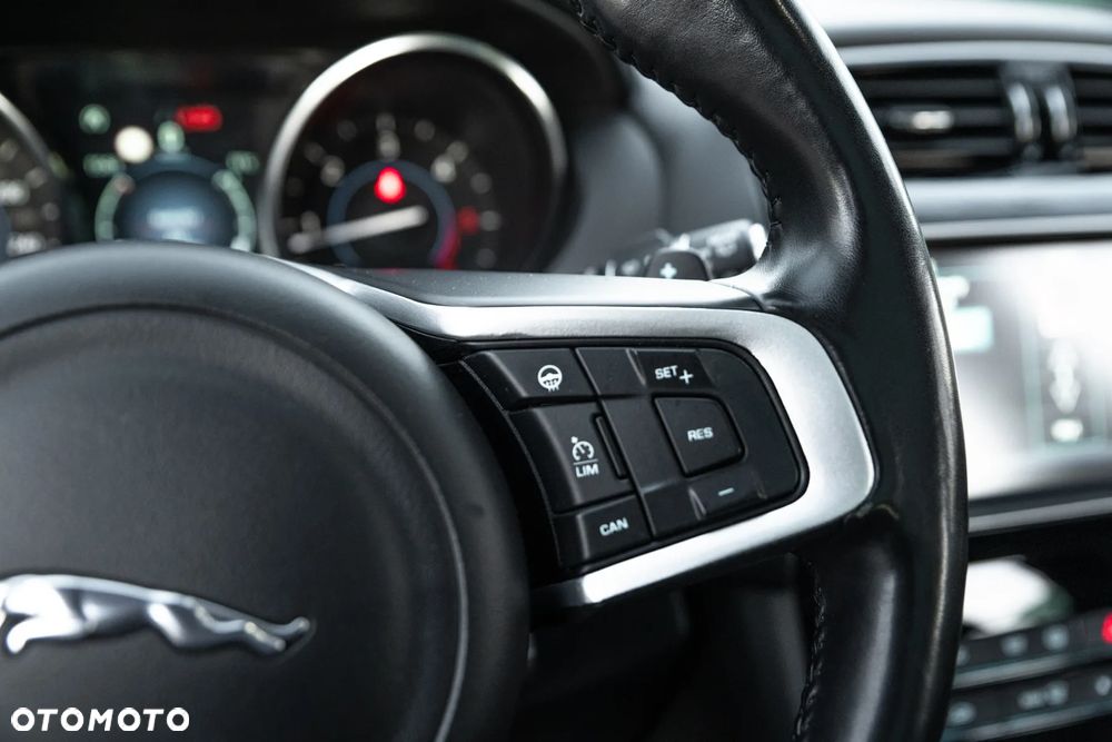 Jaguar F-Pace 25d AWD Prestige - 37