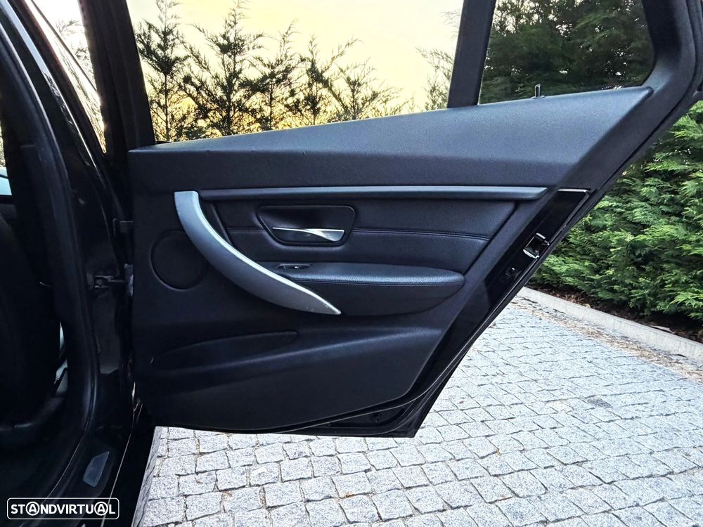 BMW 320 d Pack M - 24