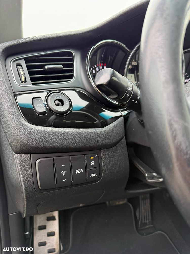 Kia Ceed 1.6 GDI DCT SW Platinum Edition - 9