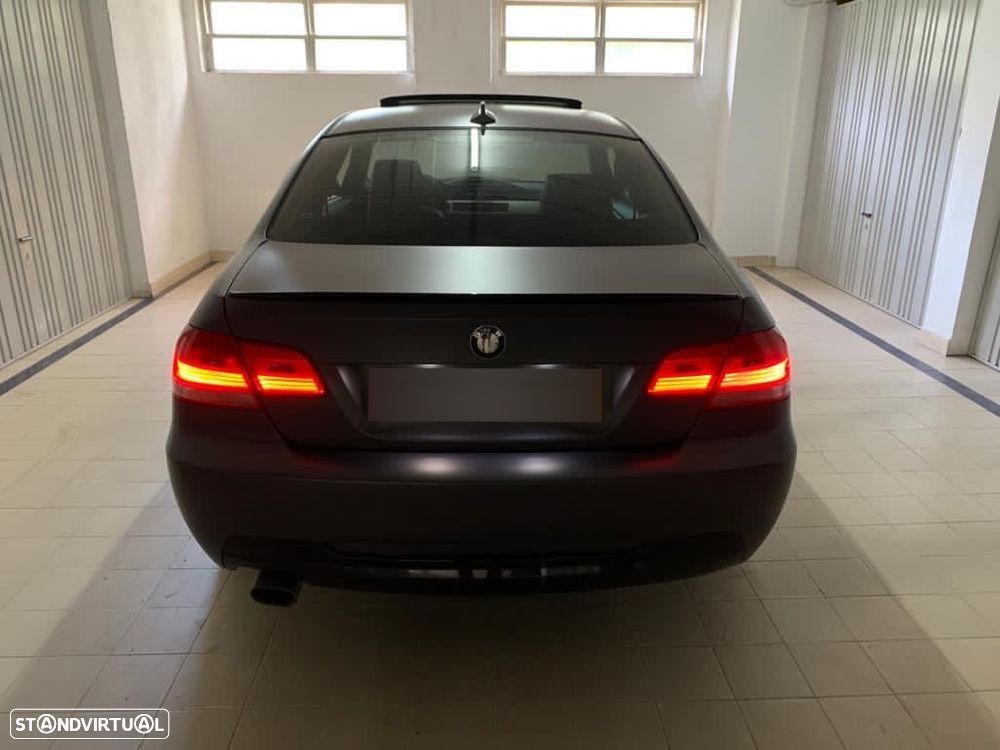 BMW 320 2009 photo 4