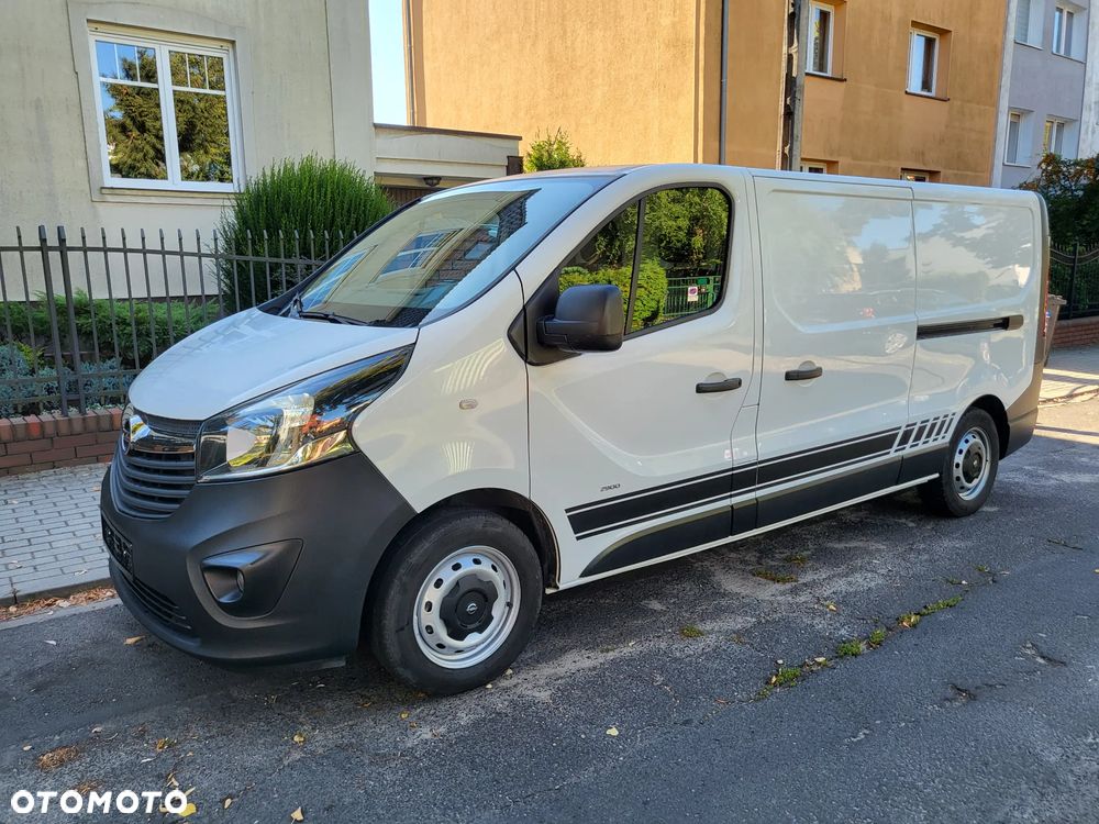 Opel Vivaro - 1