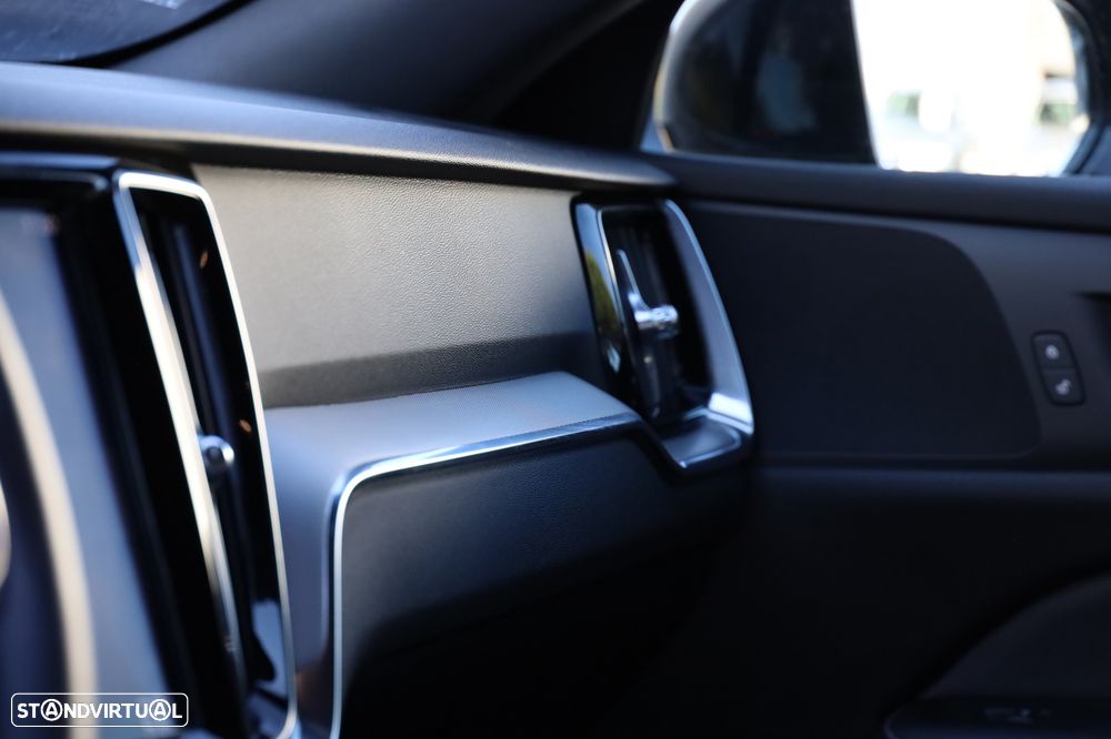 Volvo V60 2.0 D3 R-Design Geartronic - 6