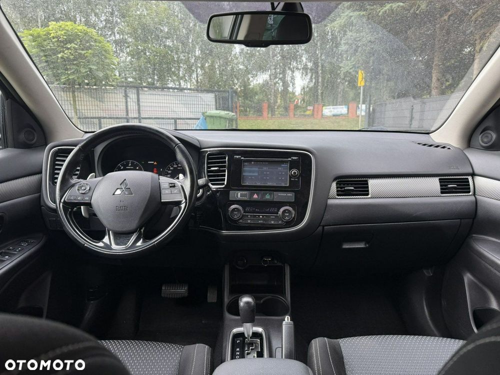 Mitsubishi Outlander - 12