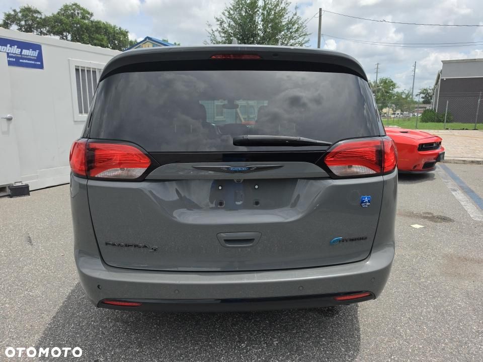 Chrysler Pacifica - 6