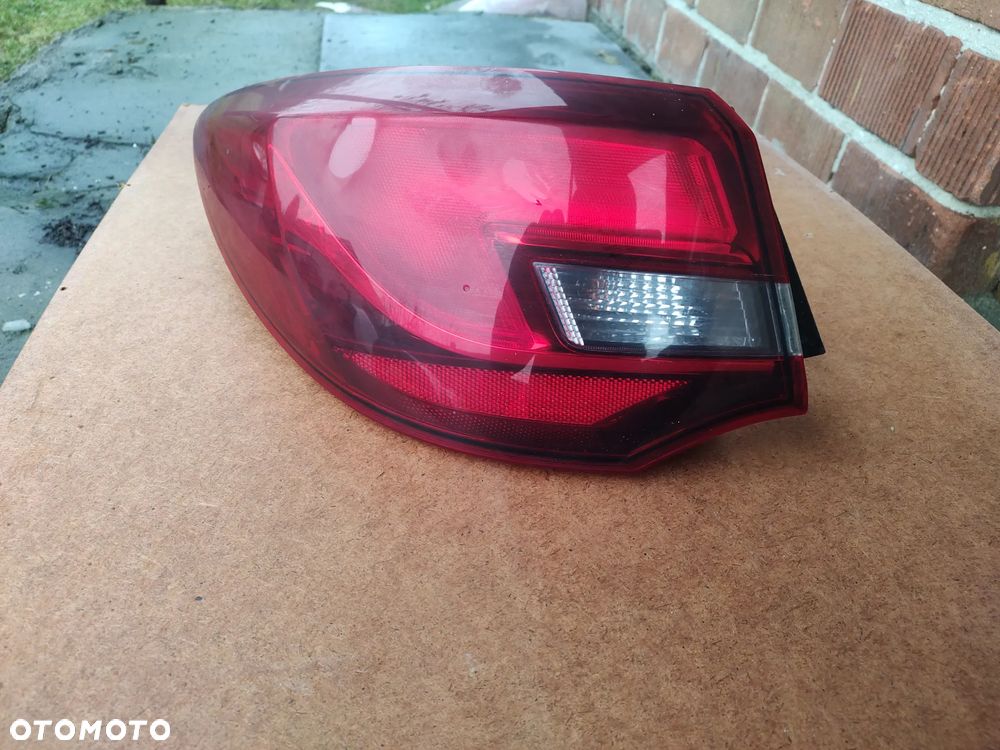 Opel Astra J IV Sedan lampa Prawy tył Lewy Tył - 1