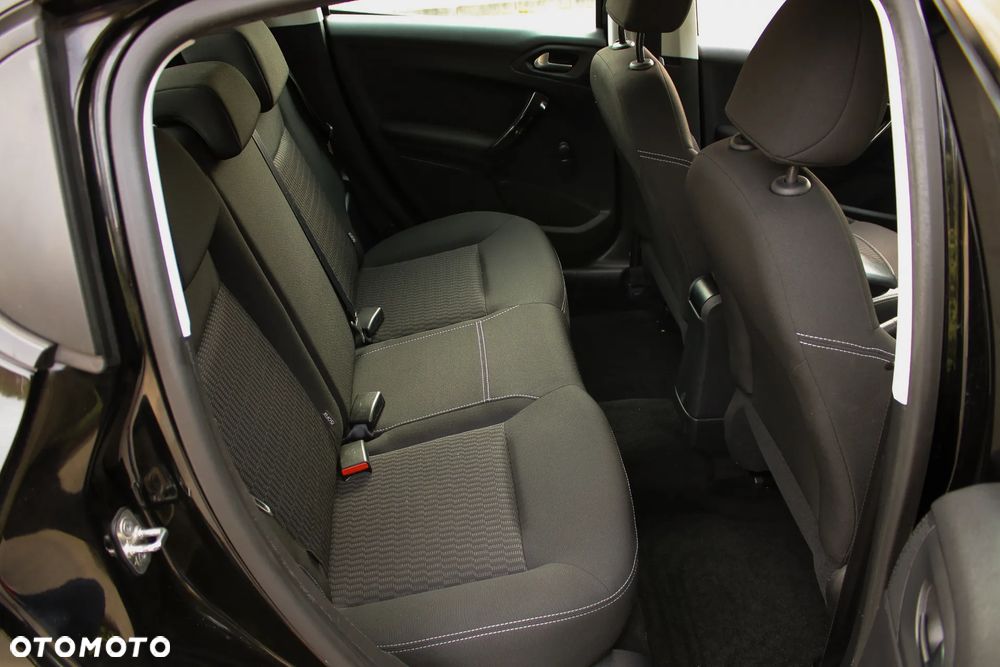 Peugeot 208 - 22