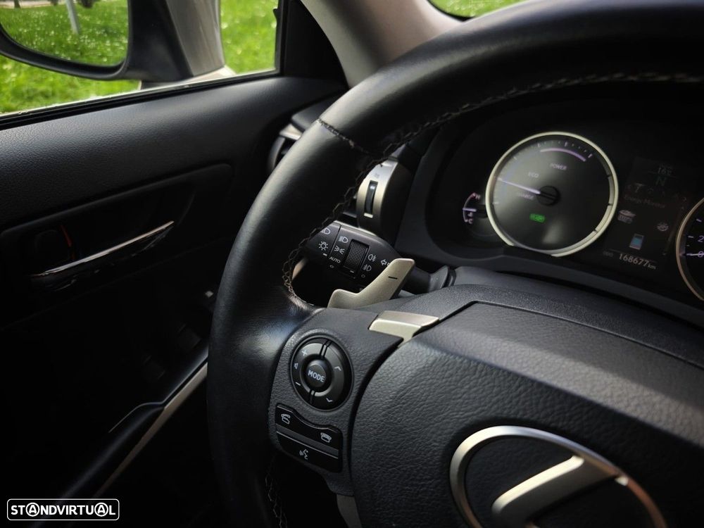 Lexus IS 300H Executive+ - 17