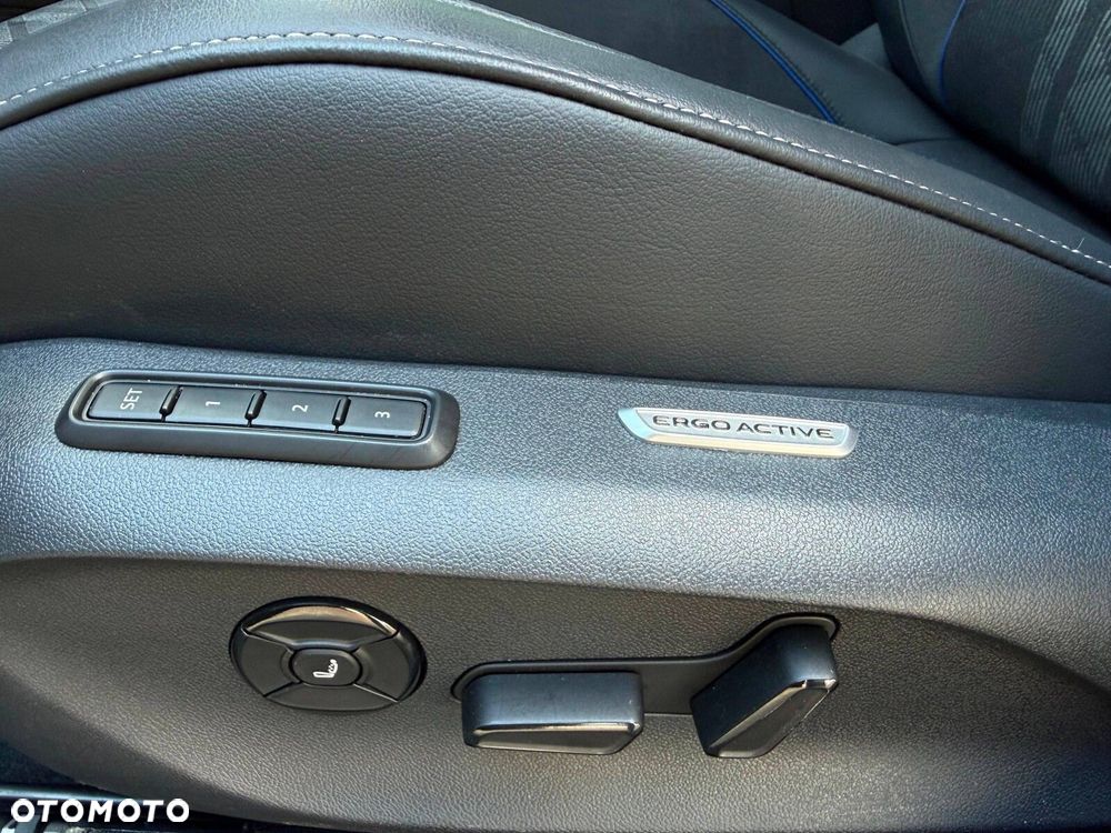 Volkswagen Passat Variant 2.0 TDI SCR 4Mot R-Line DSG - 13