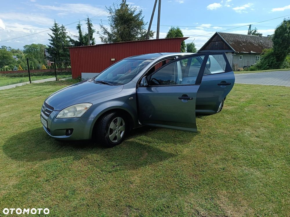 Kia Ceed - 9