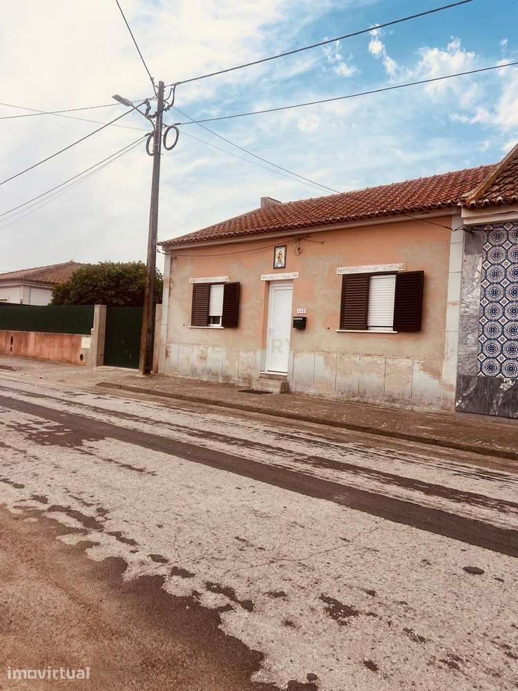 Moradia com alma em Muge — logradouro de eleição e venda ao abrigo do - Grande imagem: 3/6