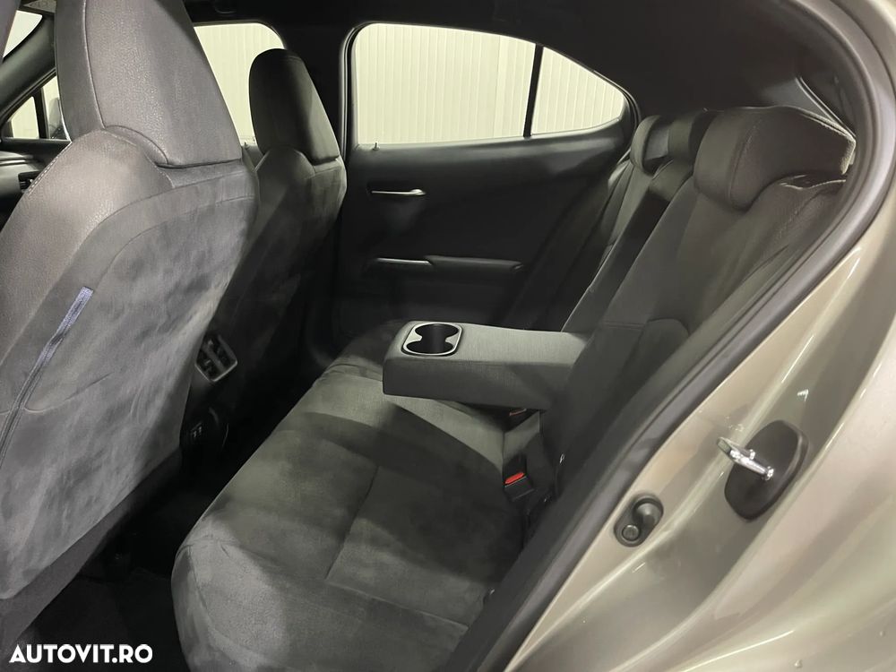 Lexus UX 250h Business Edition - 11