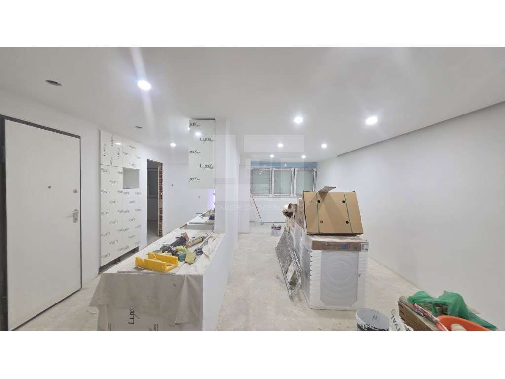 T4 Totalmente Remodelado em Cacilhas | 130 m² | Excelente Luminosidade - Grande imagem: 4/29