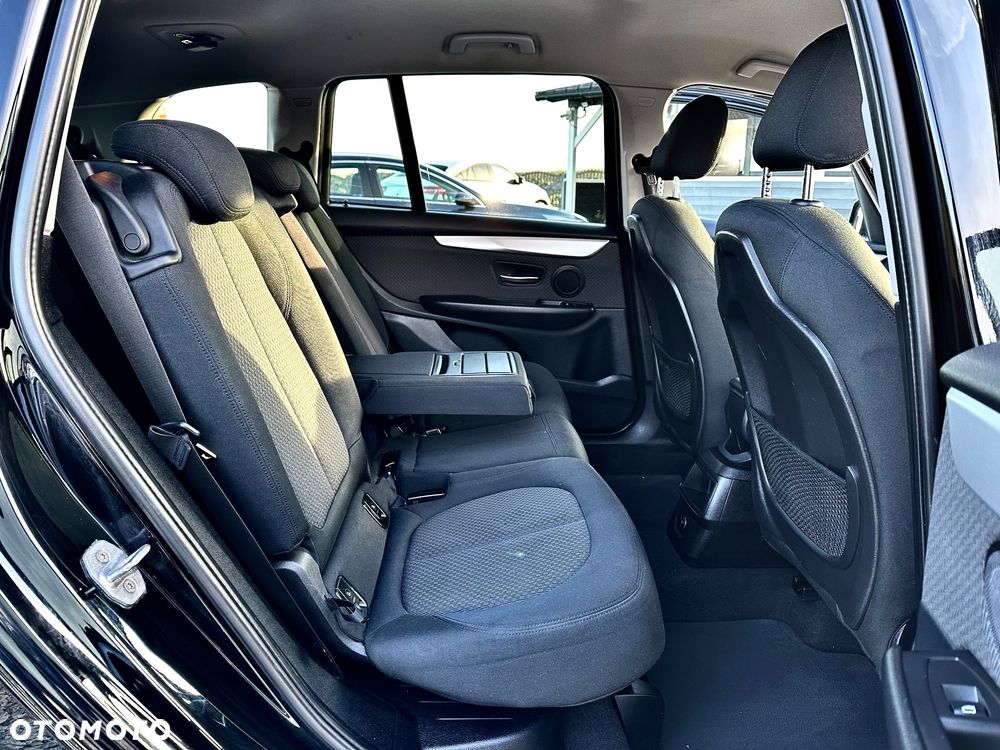 BMW Seria 2 218d - 11