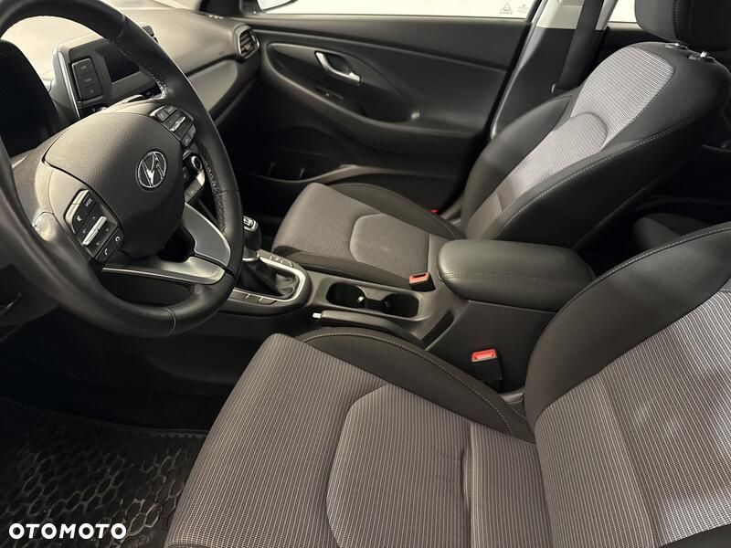 Hyundai i30 1.5 DPI Classic + - 11
