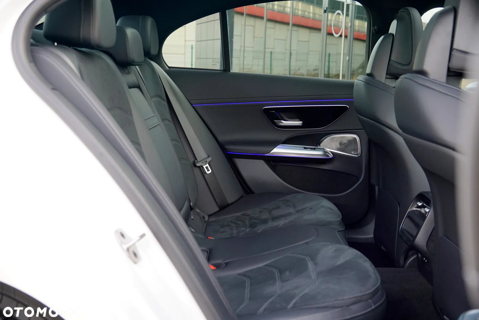 Mercedes-Benz Klasa E 220 d 4Matic 9G-TRONIC Edition AMG Line - 26