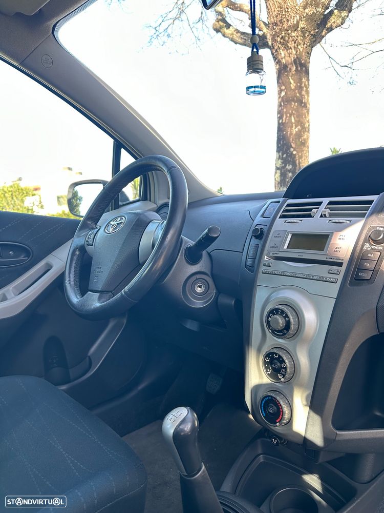 Toyota Yaris 1.0 VVT-i AC - 19