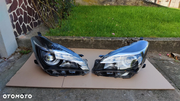 Toyota Yaris III Lift 14-17 Lampa Przednia L+R Soczewka Komplet Europa Oryginał