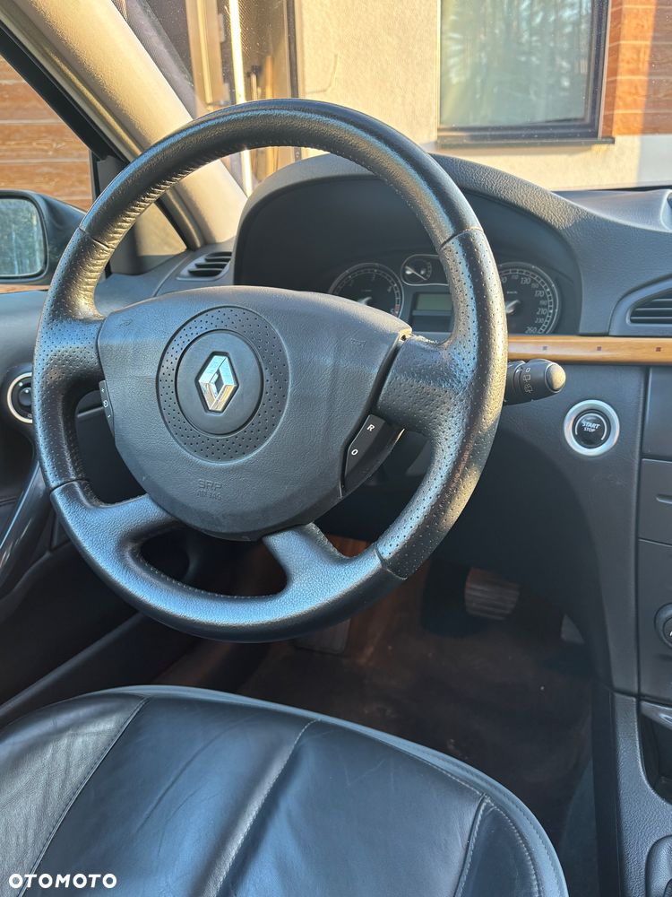 Renault Laguna 2.0 dCi FAP Initiale - 17