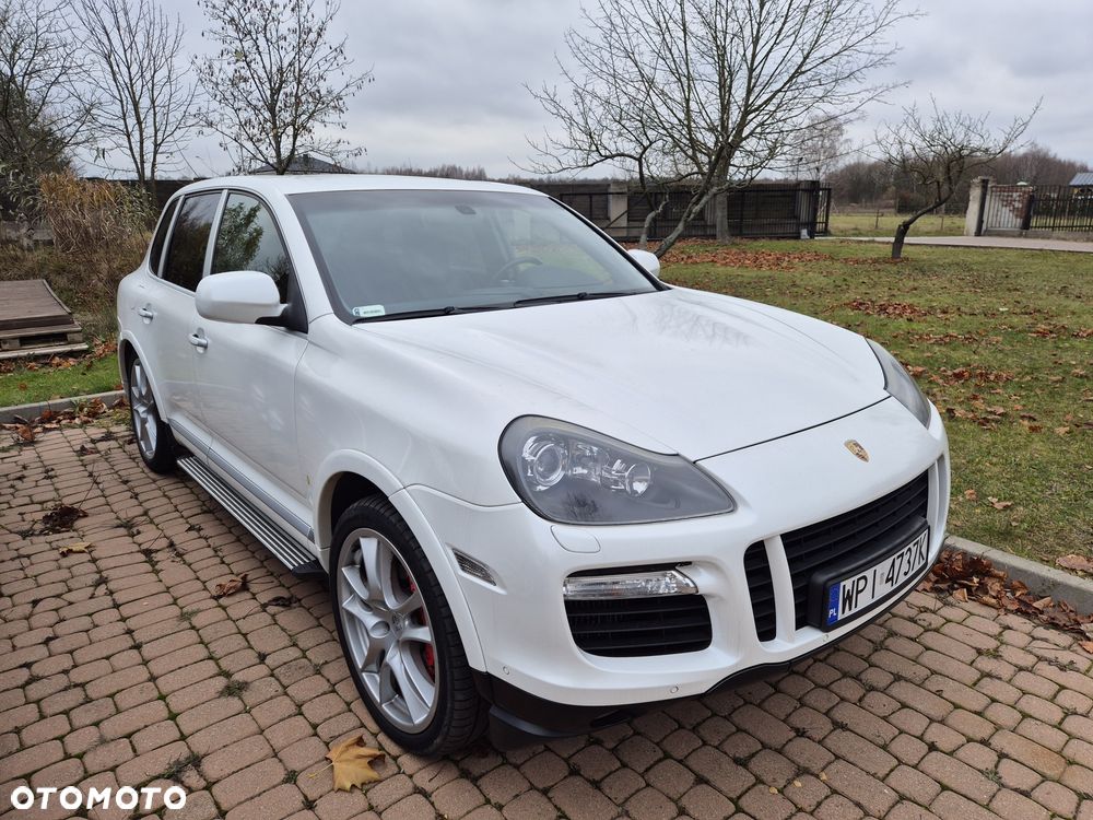 Porsche Cayenne - 1