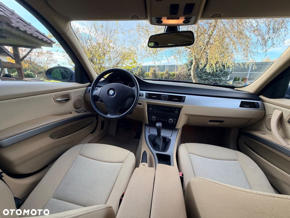 BMW Seria 3 325i - 23