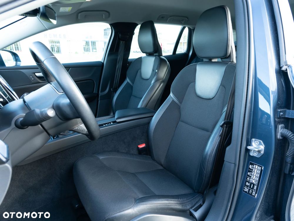 Volvo V60 D4 Momentum Pro - 17